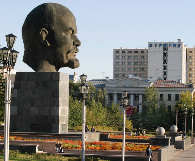 Самая большая скульптурная голова В.И. Ленина.