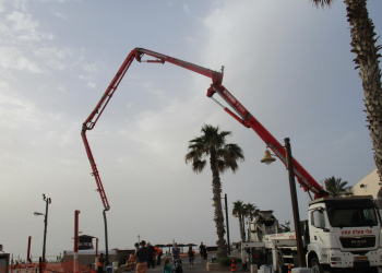 Дорожные работы на набережной в Израиле